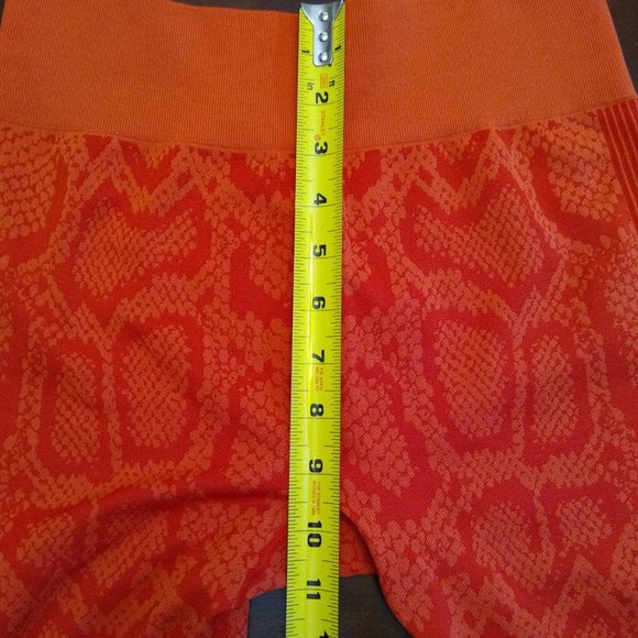 Yoga Set - Sports Bra & High Waisted Legging - Red Snakeskin - Size Small - Picture 15 of 15